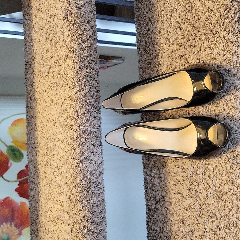 Liz Claiborne Black Patent Leather Open toe shoe size 8